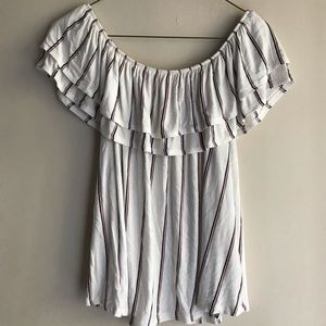 Summer Top that can be worn on/off the shoulders